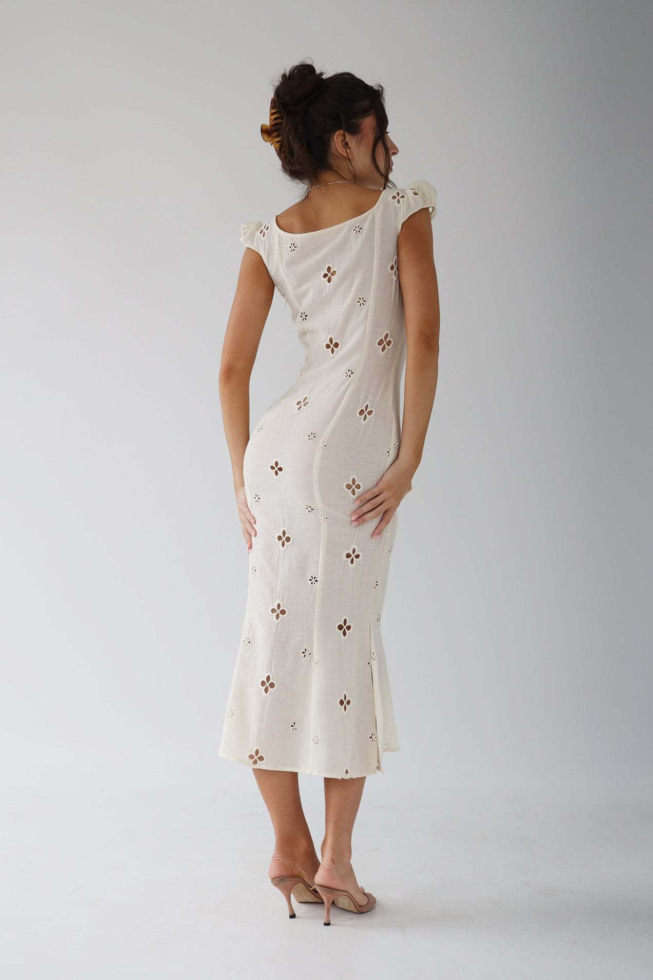 LÁ BELLE Isola Linen-Blend Dress